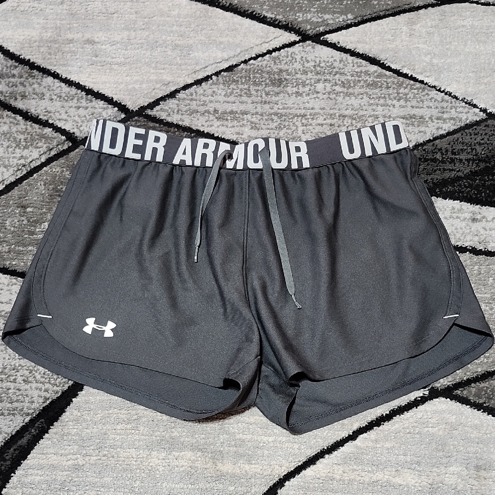 UNDER ARMOUR PLAY UP 3.0 HEATGEAR LOOSE-FIT UNLINED GRAY LOGO ATHLETIC SHORTS